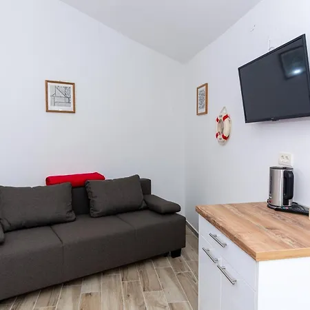 Plemic Apartment Pag Town