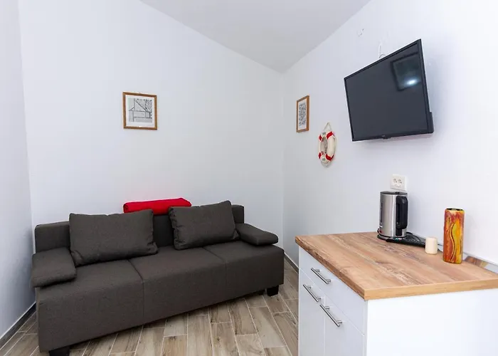 Plemic Apartment Pag Town